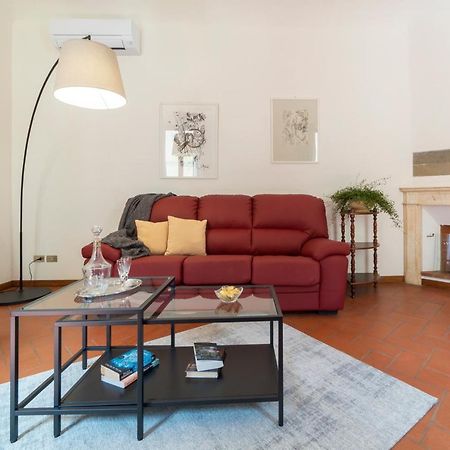 110 Sqm Apartment 6 Sleeps In Santa Croce フィレンツェ エクステリア 写真