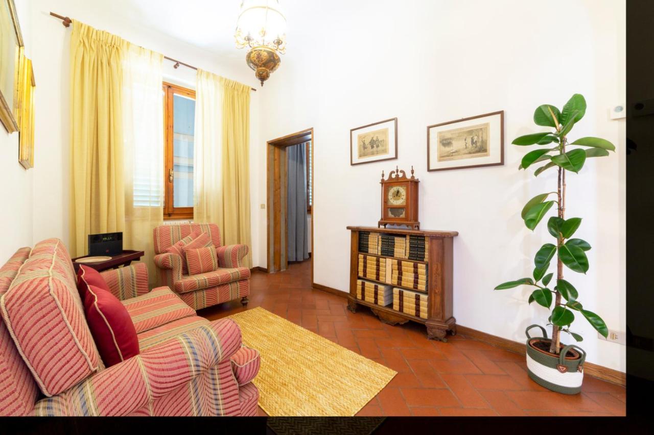 110 Sqm Apartment 6 Sleeps In Santa Croce フィレンツェ エクステリア 写真