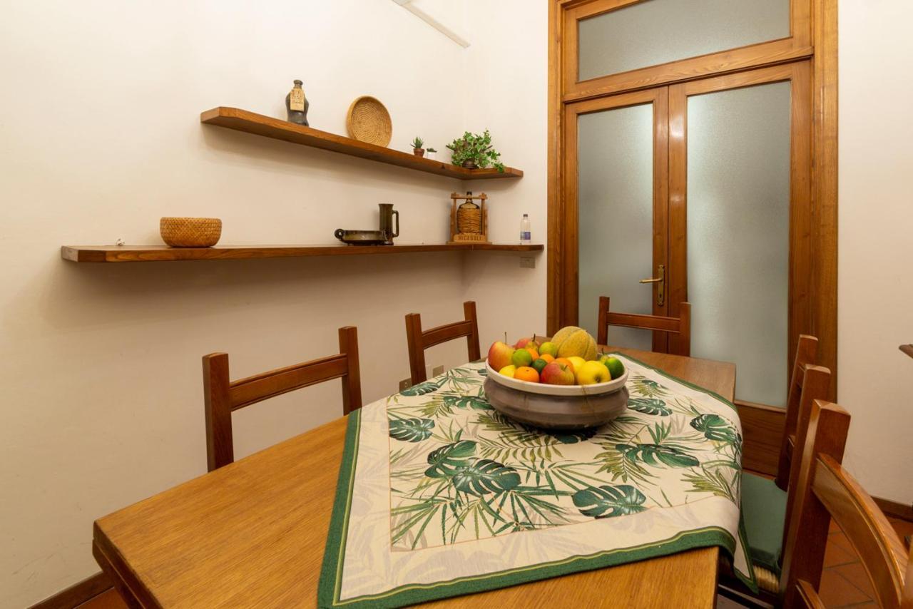 110 Sqm Apartment 6 Sleeps In Santa Croce フィレンツェ エクステリア 写真